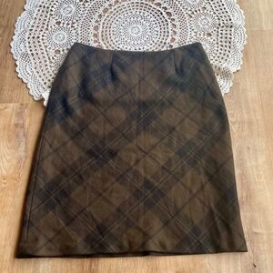 100% Lambs wool Plaid Jones new york skirt